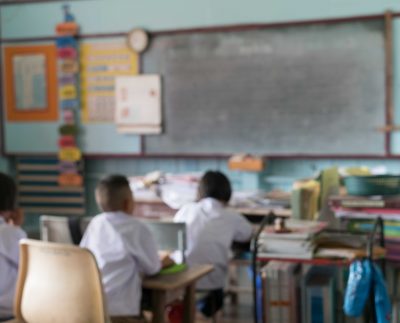 Celebra el Día del Profesor en España con esta selección de películas y libros