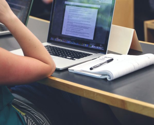 Nueva Prueba de Transición: rinde el test de Comprensión Lectora en el ensayo online de Santo Tomás